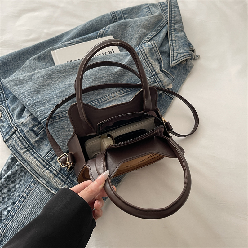 Kitten handbag